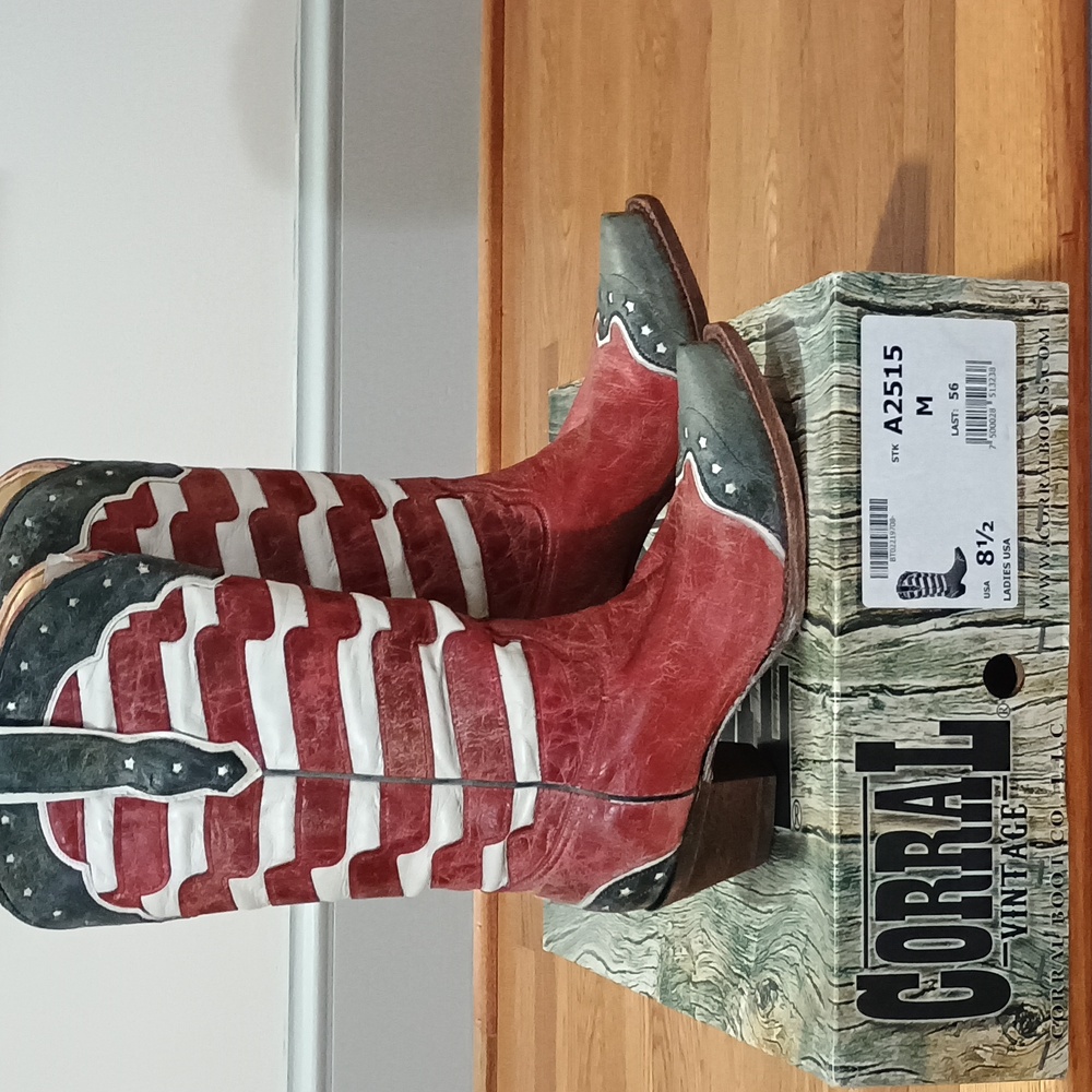Corral stars and stripes cowboy boots. Size 8.5.